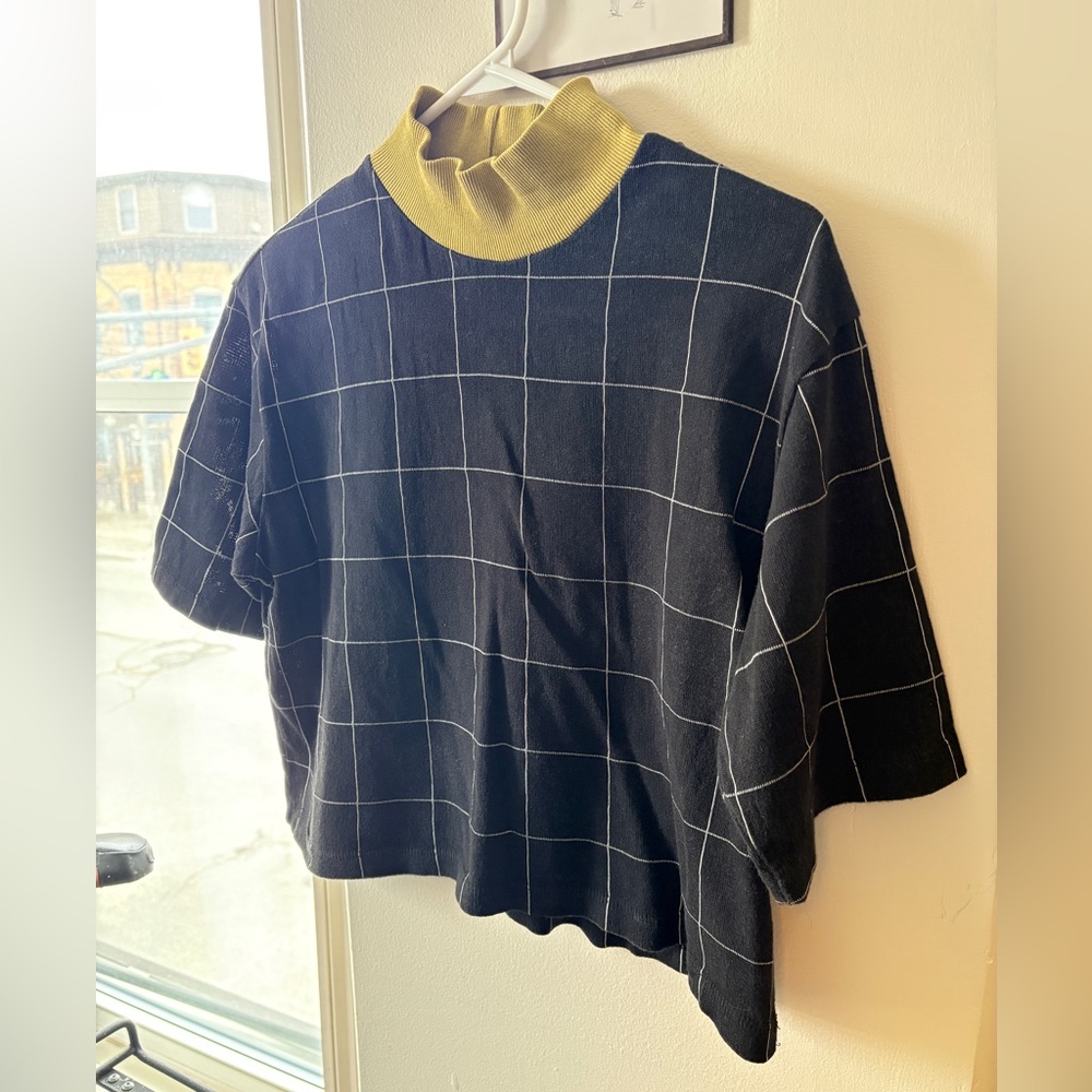 Odeyalo Checkered Women's Mock Neck w/ Contrast Collar - Picture 2 of 6